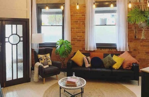 Canowindra Bed & Breakfast | GRANGE & CO - Heart of Canowindra