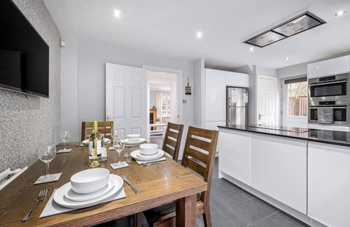 Milton Malsor House | Grange House by Our Home Short Stays