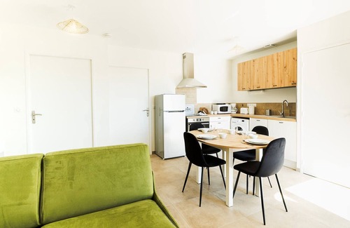 Assier House | Grange La Roca Masia - Les Iris, swimming pool, garden, 2 bedrooms 4/6 people