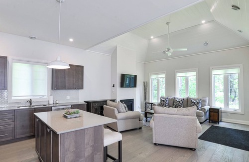 Minett House | Granite Cottage (#17)