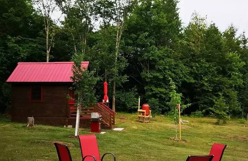 Central Frontenac Cabin | Granite Hollow Cabin