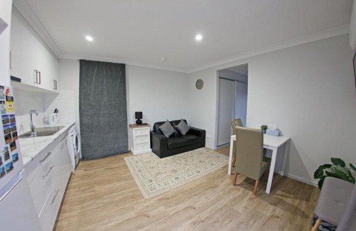 Stanthorpe Bed & Breakfast | Granny Flat next to golf course