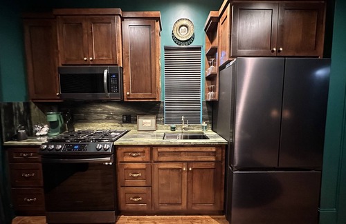Wetmore Cabin | Grantham House Cozy Hill Country Stay
