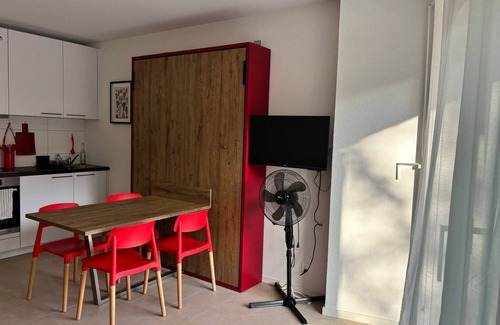 Pully Apartment | Grape Place with washing machine
