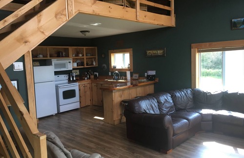 Chase Mills Cottage | Grasse River Waterfront Cottage minutes to Waddington