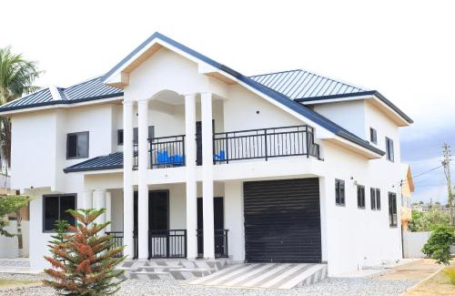 Accra House | Gratitude Lodge