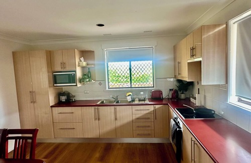 Batehaven House | Gravity Stayz - 5min ride to the Mogo Trails and beautiful beaches