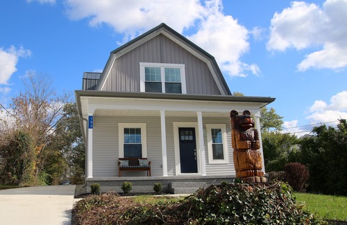 Williamstown House | Gray's Landing- NEWLY Renovated/1.8 miles to the ARK!