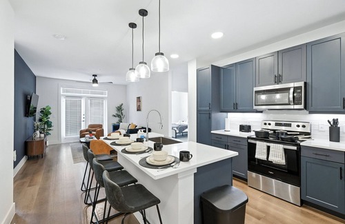 Fort Worth Condo | Grayson 13043 Luxury Living DT Fort Worth 2B2B