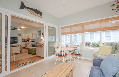 Moody Cottage | Great cottage in Summer Village with Central Air close to ocean!