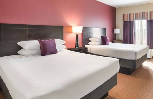 Saint Landry Hotel | Great Deals at Knights Inn Bunkie! 4 Units, Pool, Free Breakfast, Free Parking!