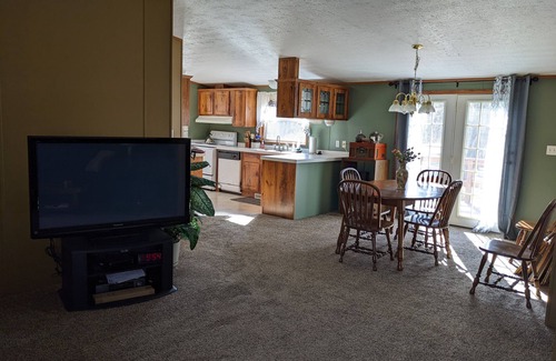 Cambridge House | Great family lake getaway and/or hunting retreat