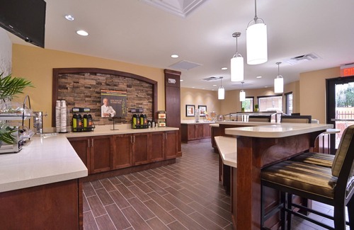 Tomball Condo | Great for Business Travelers! Near George Bush Intercontinental Airport | Shared Outdoor Pool