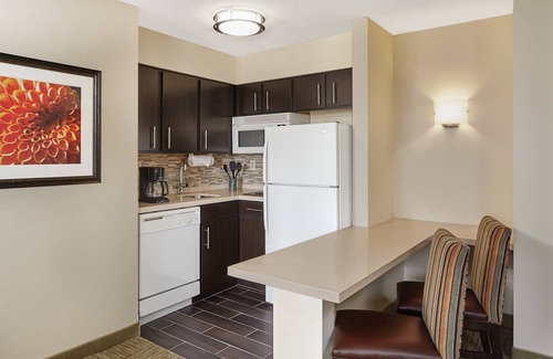 Half Day Condo | Great for Business Travel! Equipped Suite with Pool Access + Free Breakfast