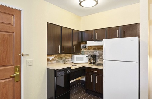 Half Day Condo | Great for Business Travel! Equipped King Suite with Pool Access + Free Breakfast