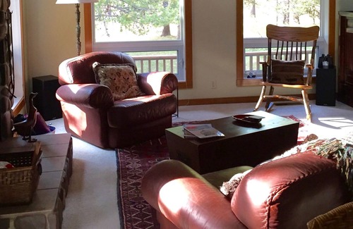 Oregon Water Wonderland Cottage | GREAT for couples and owner managed!