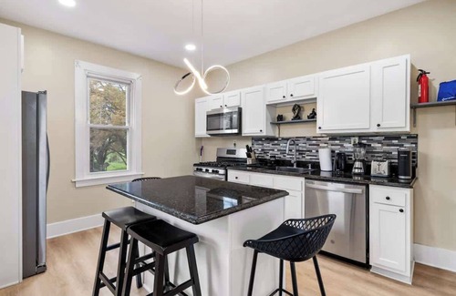Pittsburgh House | Great for Extended Stays!