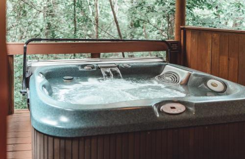 Rockbridge House | Great Frontier Cabin at American Heartland Cabins