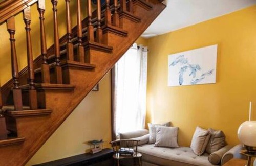 Manistee House | Great Gathering Spot Close to Lake Michigan