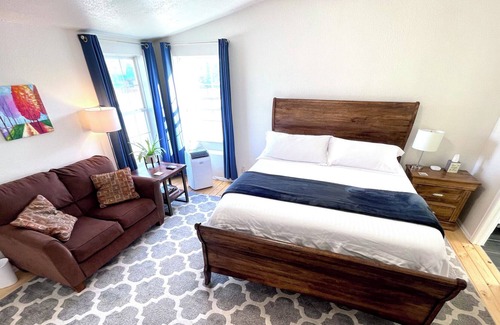 Salida House | Great Home for Groups and Families! Sleeps 10 with Patio and Yard