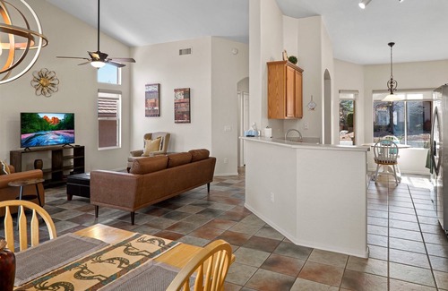 Cottonwood House | Great Home Located In Cottonwood! Community Pool & Hot Tub! - Trailblazer S129