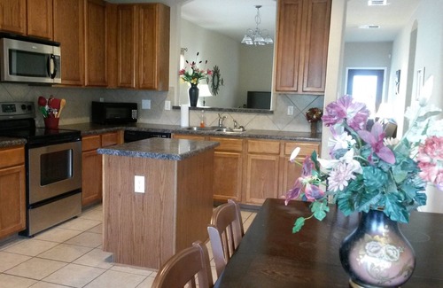 San Antonio House | Great Home Near Riverwalk and Seaworld!