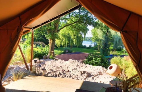Großensee Apartment | Great-Lake-Lodge-Spektakulaerer-Glampingurlaub-am-Grossensee
