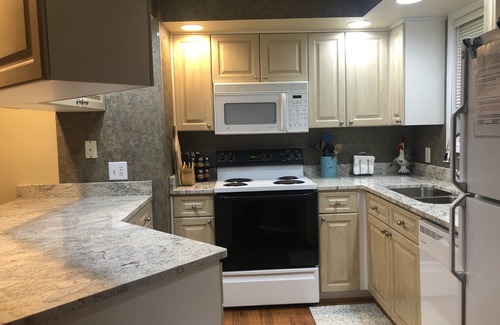Cherry Grove Beach Condo | Great Loc. 2BR 2Bath 2nd Floor Condo Quiet area of NMyrtle. 3 min walk to ocean.