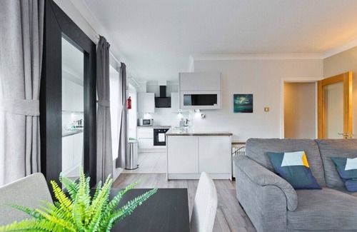 Portobello Apartment | *GREAT LOCATION*2BED APARTMENT*FAST WIFI &TV
