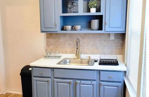 Irvington Apartment | Great Location 3BR Cozy Modern Apt in Irvington