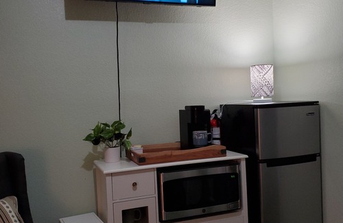 North San Antonio - SAT Apartment | GREAT LOCATION! Cozy Clean Serene Studio w/Free parking!