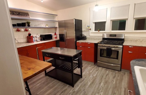 Davenport House | Great Location Great Value! 4 bedroom 2 full bath home in East Village