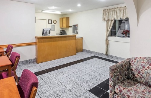 Austin Ave. Hotel | Great location in Knights Inn Franklin Ave Waco, Parking