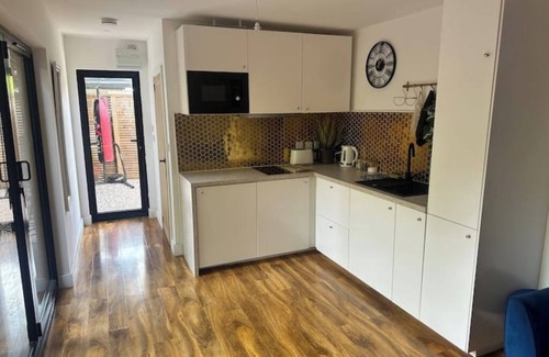 Wilford Cabin | Great location in Nottingham