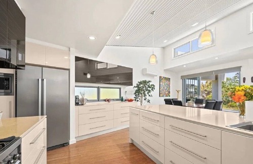 Port Noarlunga House | Great Location views to Noarlunga Jetty and Beach