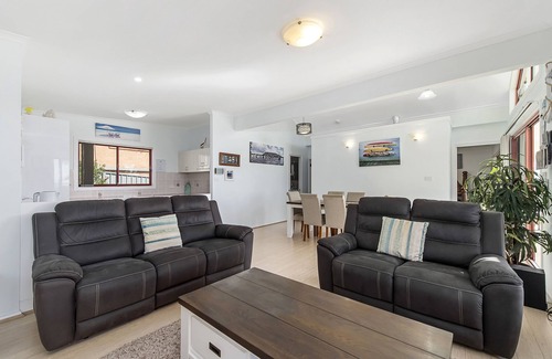 Crescent Head House | GREAT LOCATION WITH OCEAN VIEWS, SPA BATH & AIR CONDITIONING