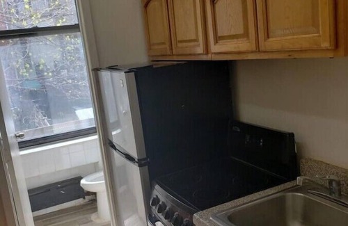 Central Park North Hotel | Great Looking Studio apartment in NYC Brownstone