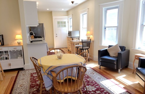 North Cambridge House | GREAT LOVELY CAMBRIDGE 3 BDRM/2 BATH VICTORIAN: 2-3 BLOCKS TO DAVIS SQ T