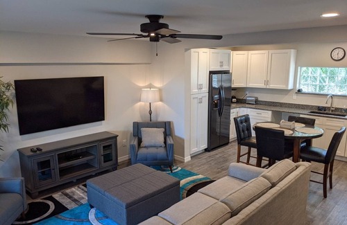 New Smyrna Beach House | Great Oct Deal - New Smyrna Beach, Steps to the ocean.nClose to all.