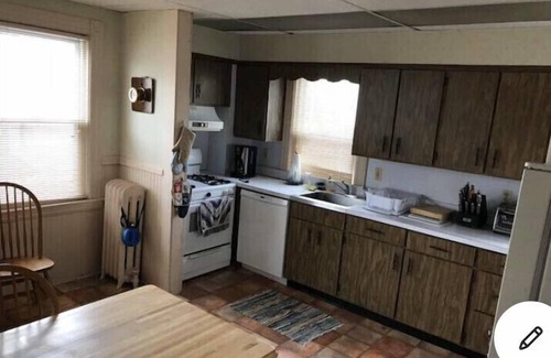 New London House | Great place for a large family reunion!
