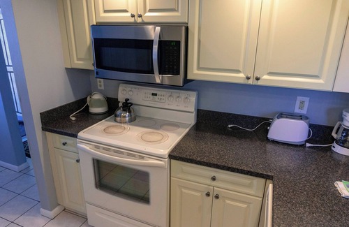 Trailer Estates Apartment | Great Relaxing Overnight Stay! Kitchenette, Free Parking, 2 Tennis Courts