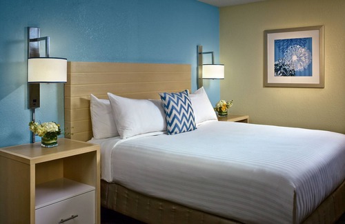 Westlake Hotel | Great Relaxing Overnight Stay! Free Parking, Pool, Pet-friendly Property