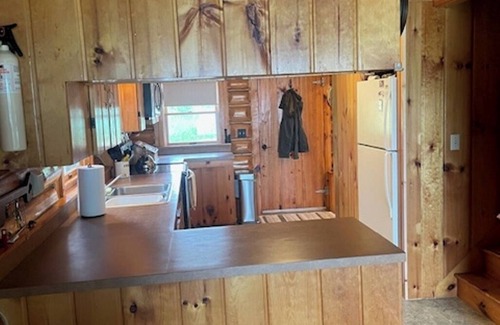 Rudyard Cabin | Great sunset views, private setting - many amenities - bathroom renovation 2024