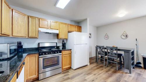 Brighton Apartment | Great two bedroom spot near airport