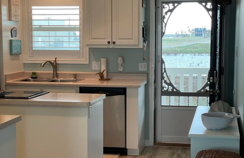 Rockport House | Great Water View! Pets OK! WIFI! Boat parking! Fish Cleaning Station! Ice!