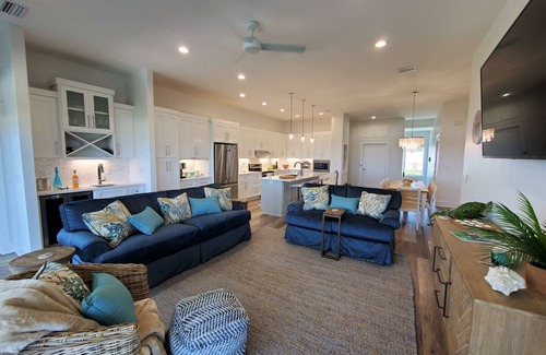 Indian Pass House | "Great White Florida House" - Private Pool and steps from the beach!