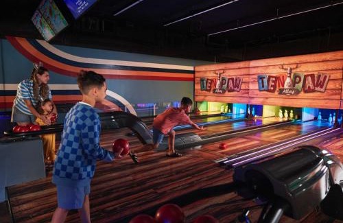 I-435 West KC-KS Resort | Great Wolf Lodge Kansas City