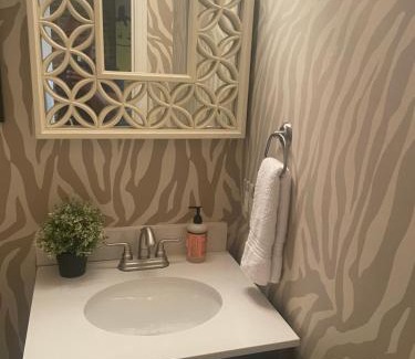 Greektown Apartment | Greektown steps from Hopkins