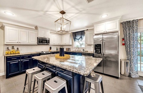 Tyler House | Green Acres District, Sleeps 8, King/Queen
