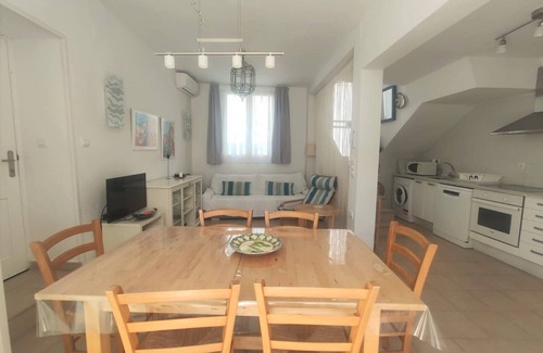 Conil de la Frontera City Center Apartment | Green Apartment Verde on the beach whit very sunny private patio